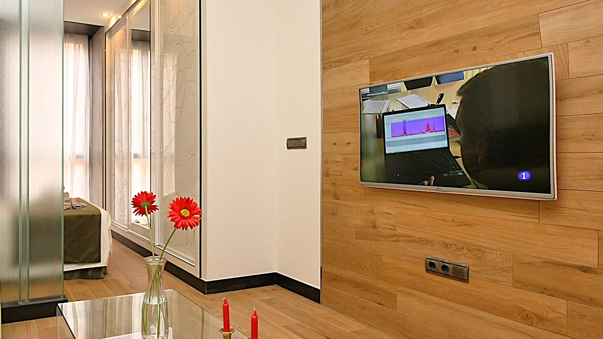Apartamentos Suites Oficentro Deluxe Málaga 0*,  İspanya