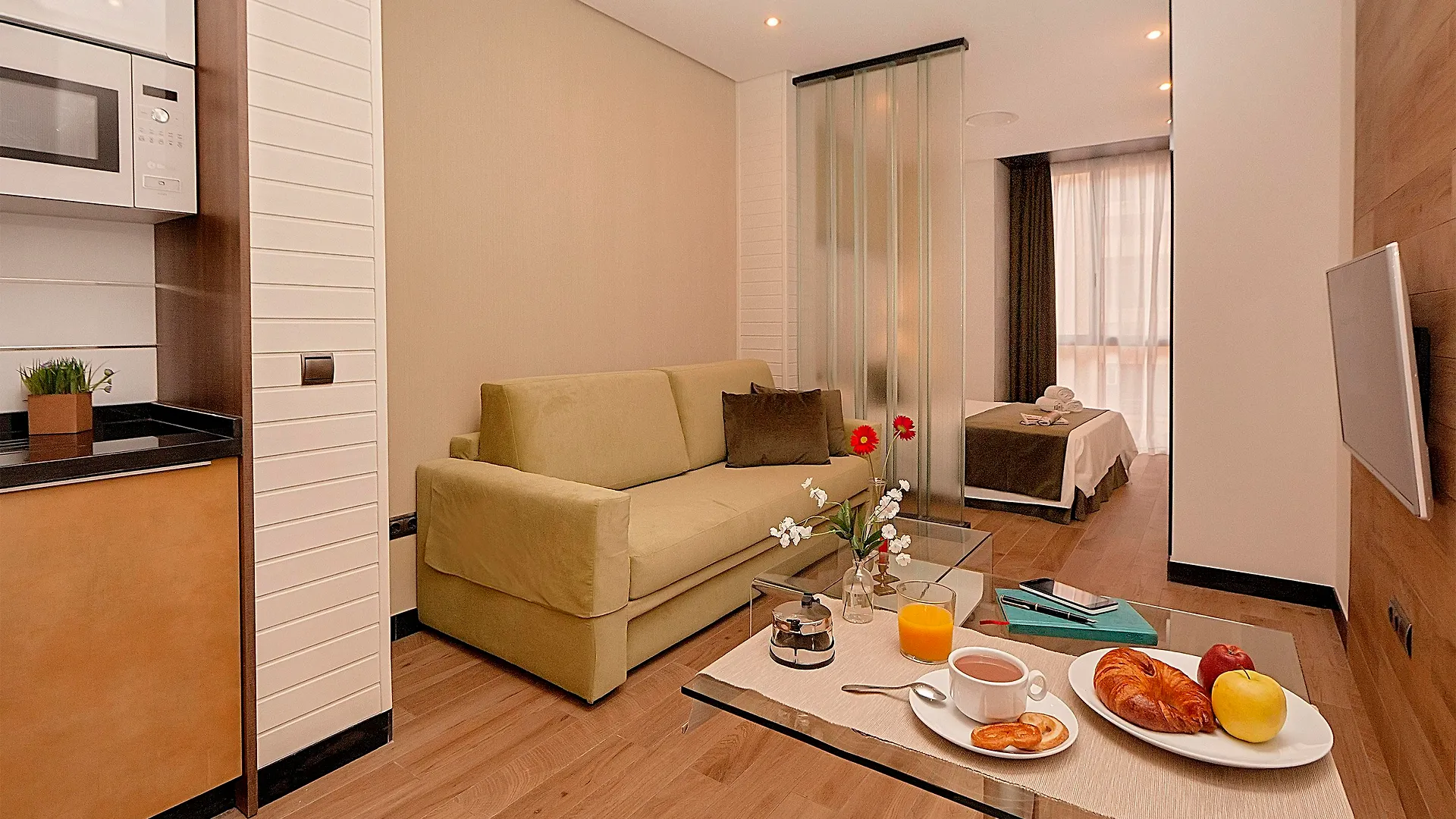 Apartamentos Suites Oficentro Deluxe Málaga 0*,  İspanya
