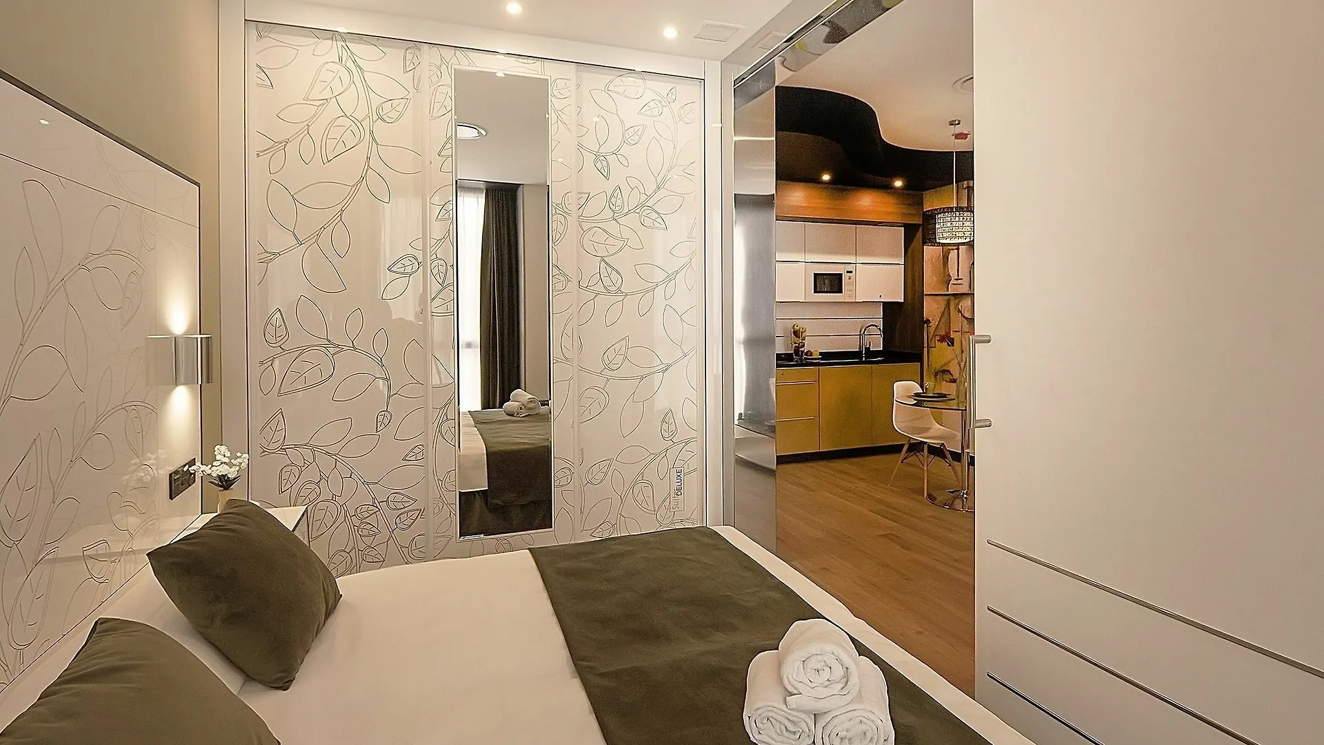 Apartamentos Suites Oficentro Deluxe Málaga Daire